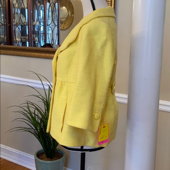 Yellow double breasted blazer.   Super Cute - Picture 4 of 6
